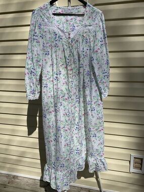 Eileen West cotton White Floral Nightgown Pink & Blue Blossoms 23” by 45” Ruffle